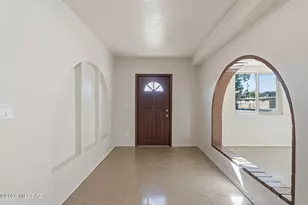 1657 W Circle B Dr, Tucson, AZ 85713 - Photo 8