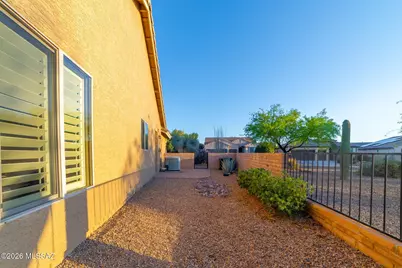 2419 E Sky Creek Drive, Green Valley, AZ 85614 - Photo 32