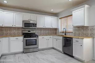 7585 W Summer Sky Dr, Tucson, AZ 85743 - Photo 4