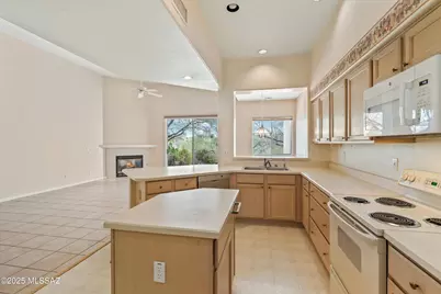 1538 W Carmel Pointe Drive, Oro Valley, AZ 85737 - Photo 14