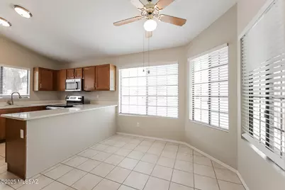 7828 N Roundstone Drive, Tucson, AZ 85741 - Photo 4