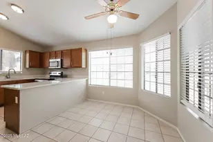 7828 N Roundstone Dr, Tucson, AZ 85741 - Photo 4