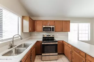 7828 N Roundstone Dr, Tucson, AZ 85741 - Photo 6