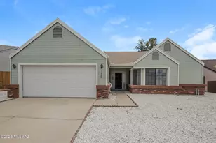 7828 N Roundstone Dr, Tucson, AZ 85741 - Photo 1