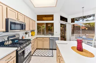 1935 E Cirrus View Dr, Oro Valley, AZ 85755 - Photo 16