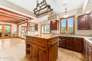 6400 N Nirvana Pl, Tucson, AZ 85750 - Photo 16