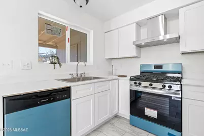 3042 W Christopher Drive, Tucson, AZ 85746 - Photo 8