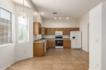 335 E Calle Nacrita, Green Valley, AZ 85614 - Photo 6