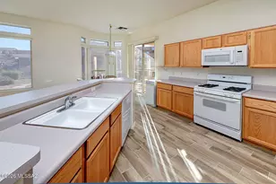 345 W Continental Vista Pl, Green Valley, AZ 85614 - Photo 6