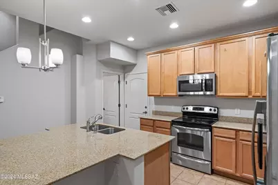 2442 E Emerald Moon Drive, Tucson, AZ 85718 - Photo 10