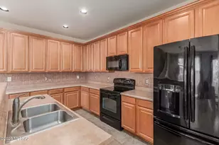 2713 N Neruda Ln, Tucson, AZ 85712 - Photo 12