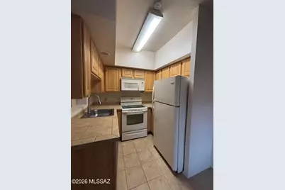 1810 E Blacklidge Drive #319, Tucson, AZ 85719 - Photo 4