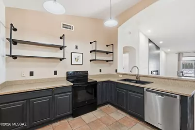 1885 E Cliff Swallow Trail, Green Valley, AZ 85614 - Photo 10