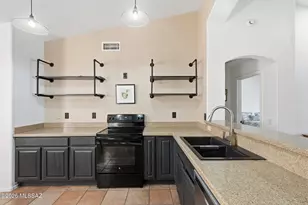 1885 E Cliff Swallow Trail, Green Valley, AZ 85614 - Photo 8