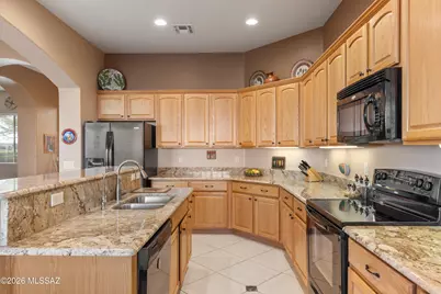 5835 S Atascosa Peak Drive, Green Valley, AZ 85622 - Photo 16