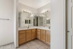 933 W Placita Llovizna, Green Valley, AZ 85614 - Photo 12