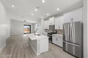 7706 S Wild Pr Dr, Tucson, AZ 85757 - Photo 4