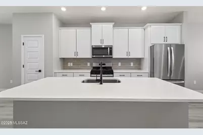7706 S Wild Prairie Drive, Tucson, AZ 85757 - Photo 8