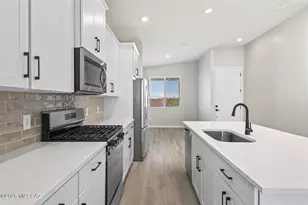 7778 S Wild Pr Dr, Tucson, AZ 85757 - Photo 4