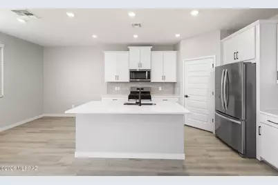 7746 S Wild Prairie Drive, Tucson, AZ 85757 - Photo 2