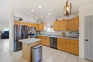 7998 N Siskiyou Dr, Tucson, AZ 85743 - Photo 10