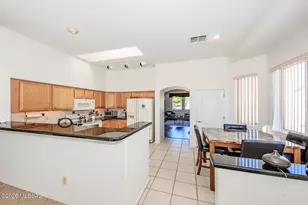 9904 E Sterling View Dr, Tucson, AZ 85749 - Photo 16
