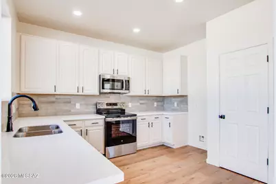 8296 W Razorbill Drive, Tucson, AZ 85757 - Photo 2