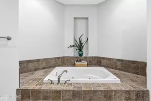 6711 N Swan Rd, Tucson, AZ 85718 - Photo 20