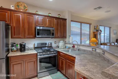 542 W Astruc Drive, Green Valley, AZ 85614 - Photo 8