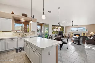 11836 N Crescendo Dr, Tucson, AZ 85737 - Photo 10