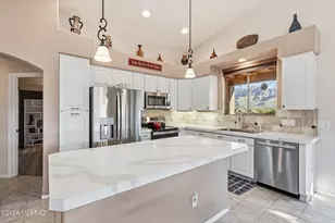 11836 N Crescendo Dr, Tucson, AZ 85737 - Photo 8