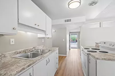 7902 E Winnepeg Drive, Tucson, AZ 85730 - Photo 18