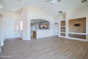 8428 N Red Rock Ridge Ct, Tucson, AZ 85742 - Photo 4