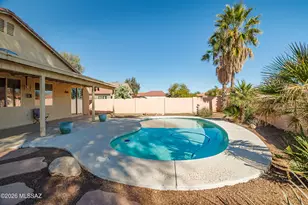 8428 N Red Rock Ridge Ct, Tucson, AZ 85742 - Photo 2