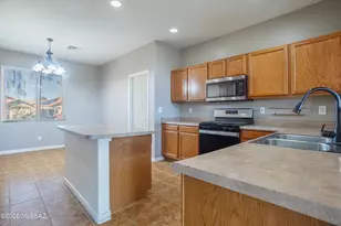 8428 N Red Rock Ridge Ct, Tucson, AZ 85742 - Photo 14
