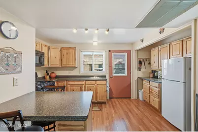 233 S Paseo Pena #B, Green Valley, AZ 85614 - Photo 6
