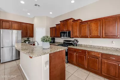 9529 S Camino Adamada, Vail, AZ 85641 - Photo 10