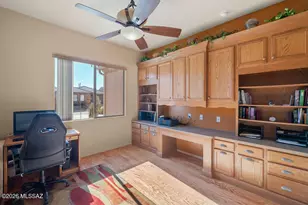 2020 W Cactus Run Dr, Green Valley, AZ 85622 - Photo 10