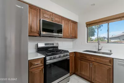 9151 N Eaglestone Loop, Tucson, AZ 85742 - Photo 6