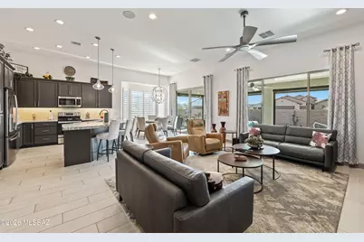 1438 E Golden Rock Way, Green Valley, AZ 85614 - Photo 12