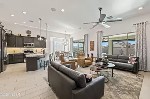 1438 E Golden Rock Wy, Green Valley, AZ 85614 - Photo 12