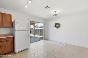 9933 E Rocky Wash Dr, Tucson, AZ 85748 - Photo 16