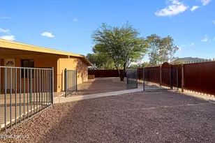702 N Silverbell Rd, Tucson, AZ 85745 - Photo 18