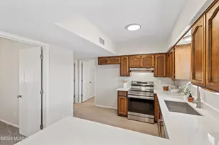 9422 E Barrudean Hills St, Tucson, AZ 85710 - Photo 16