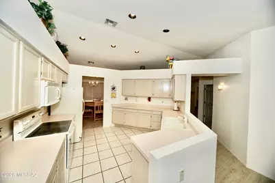 166 N Wellspring Drive, Green Valley, AZ 85614 - Photo 10