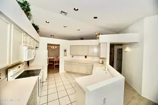 166 N Wellspring Dr, Green Valley, AZ 85614 - Photo 10