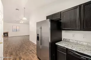 433 E Geronimo Bluff Loop, Tucson, AZ 85705 - Photo 14