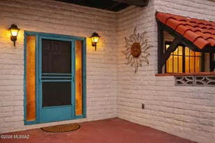 991 S La Bellota, Green Valley, AZ 85614 - Photo 2