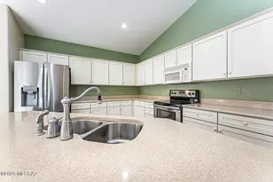 1917 E Orchid Ln, Green Valley, AZ 85614 - Photo 6