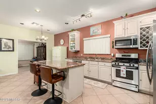 9397 E Grapevine Spring Pl, Tucson, AZ 85710 - Photo 6